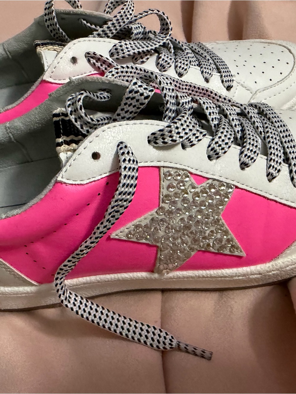 ShuShop Women's White & Hot Pink Star Accent Sneakers